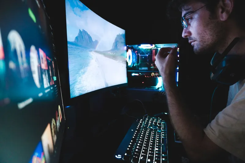 The Two-Viewer Gospel: How 3 A.M. Streamers Built the Internet's Most Honest Rooms
